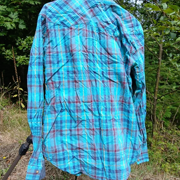 Wrangler Women's Blue and Red Plaid Button Down Shirt - Picture 2 of 4